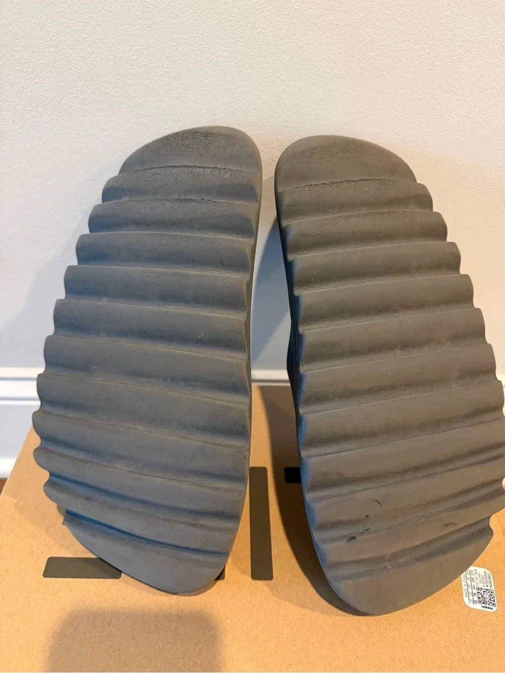 adidas yeezy slides